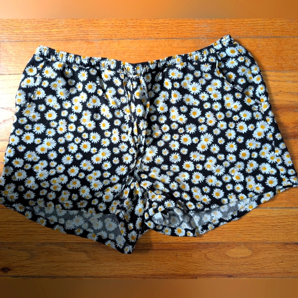Daisy Women's Shorts!